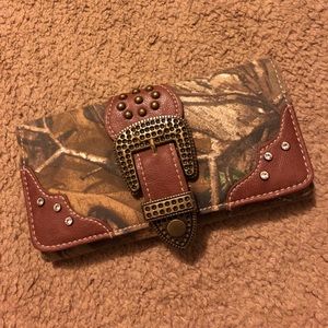 Camo wallet